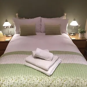 Number 10 Serviced - City Center Apartment