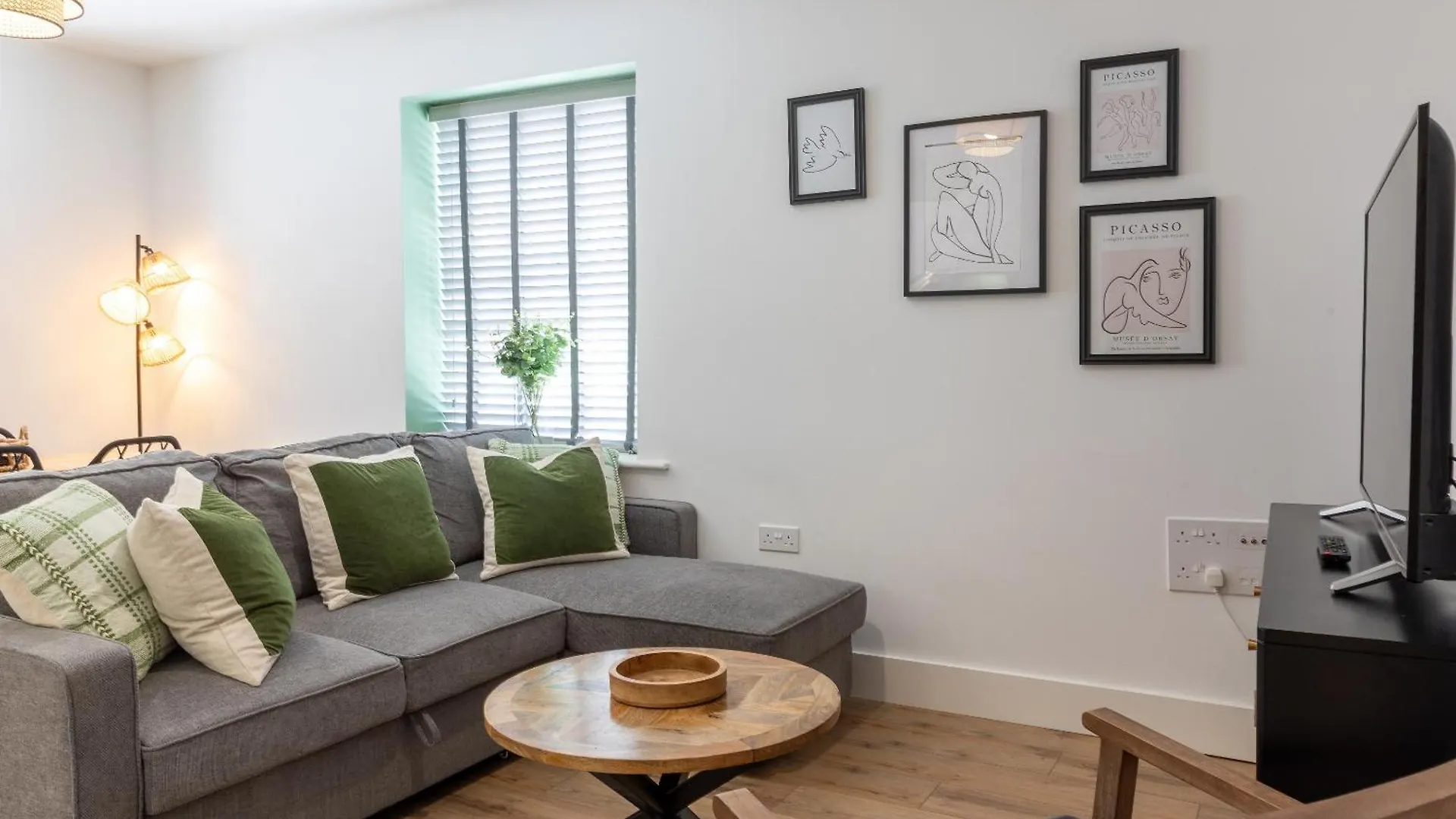 Gorgeous Two Bedroom Apartment With Free Evening Parking Southampton